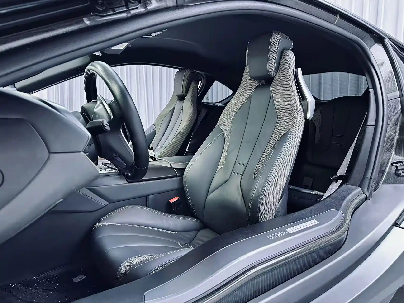 صورة 9 - BMW i8
