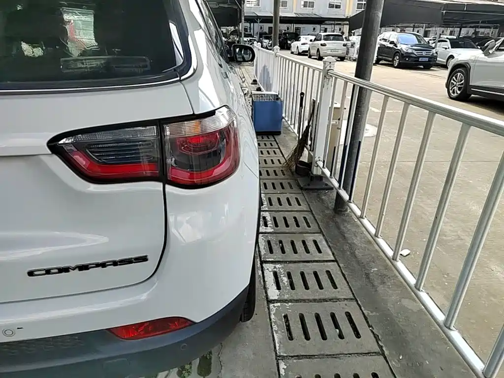 Фото 8 - Jeep Compass