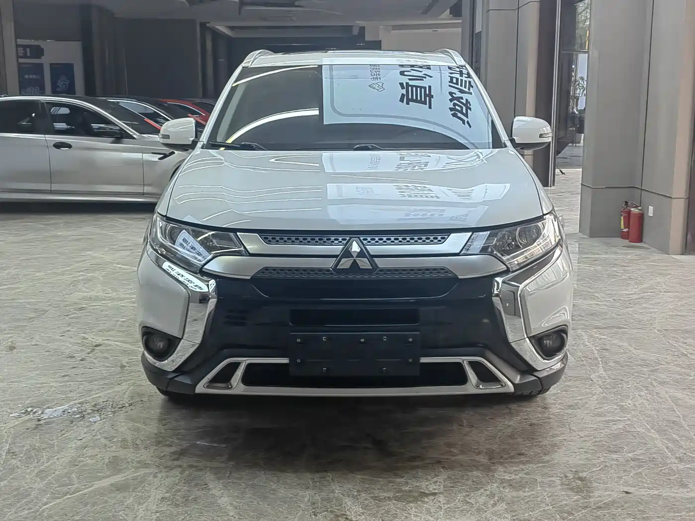 MITSUBISHI OUTLANDER