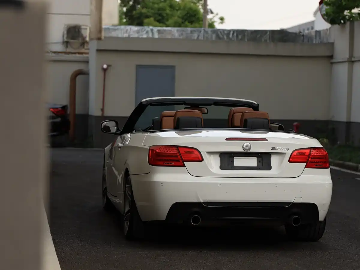 BMW 3 Series (Import) 2011 335i Convertible Coupe фото 3