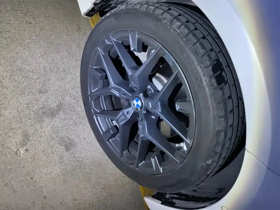 BMW 3 Series 2025 330i M Sport Night Edition фото 6