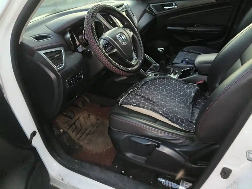 Photo 8 - Changan CS75