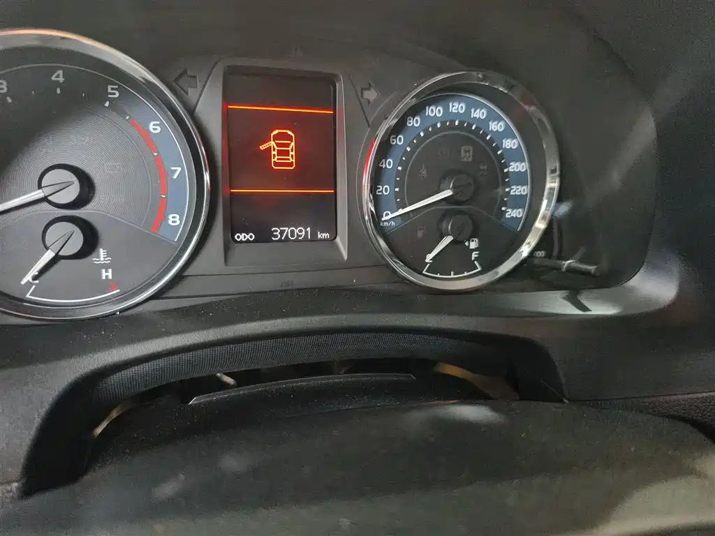 Toyota Corolla 2017 Facelift 1.2T S-CVT GL-i фото 6