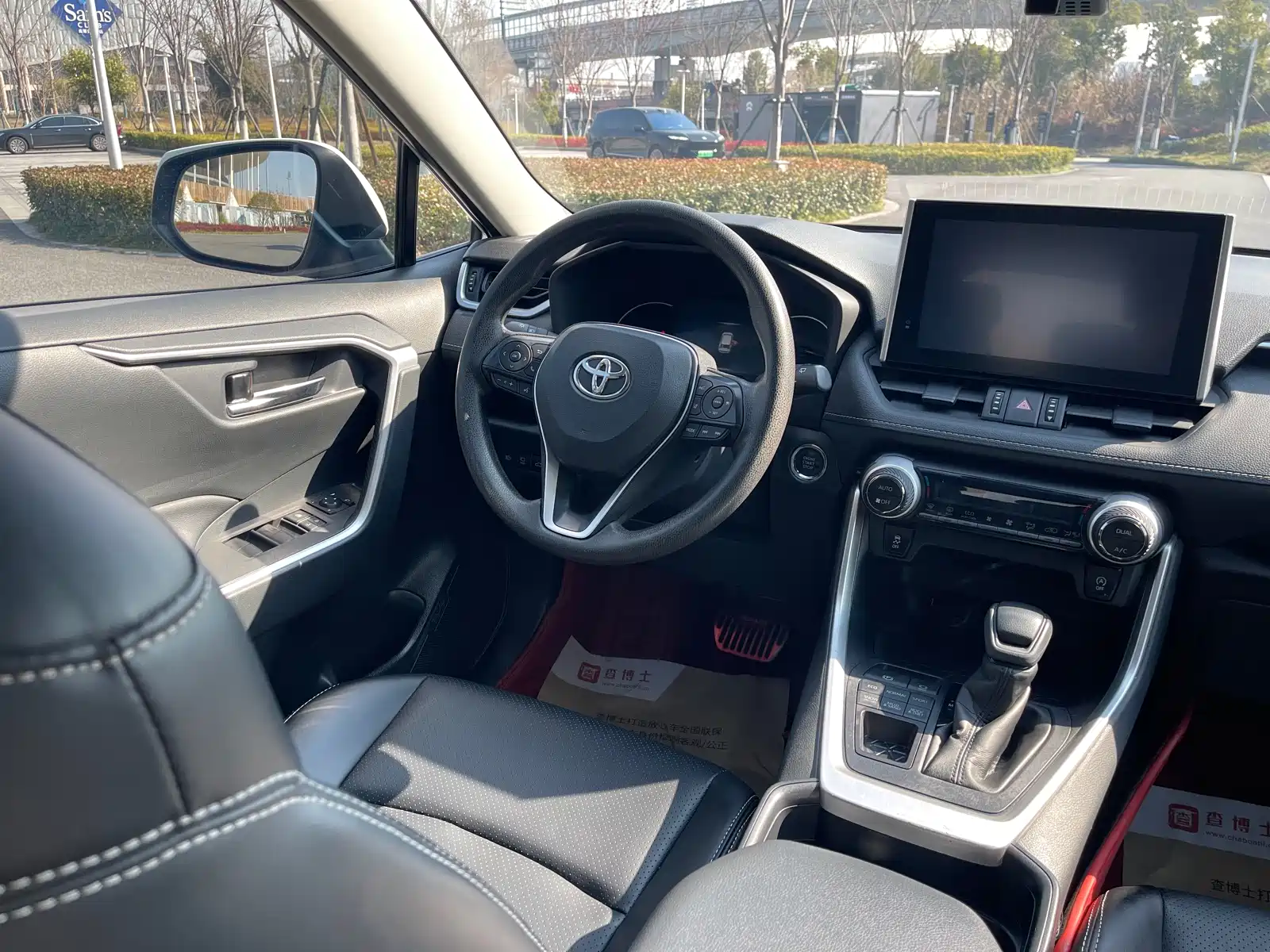 Фото 10 - Toyota RAV4