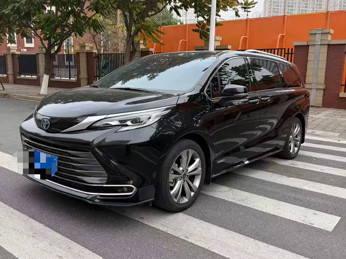 Toyota Sienna 2023 2.5L Hybrid Premium Edition