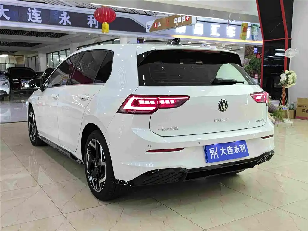 Volkswagen Golf 2025 2025 300TSI R-Line