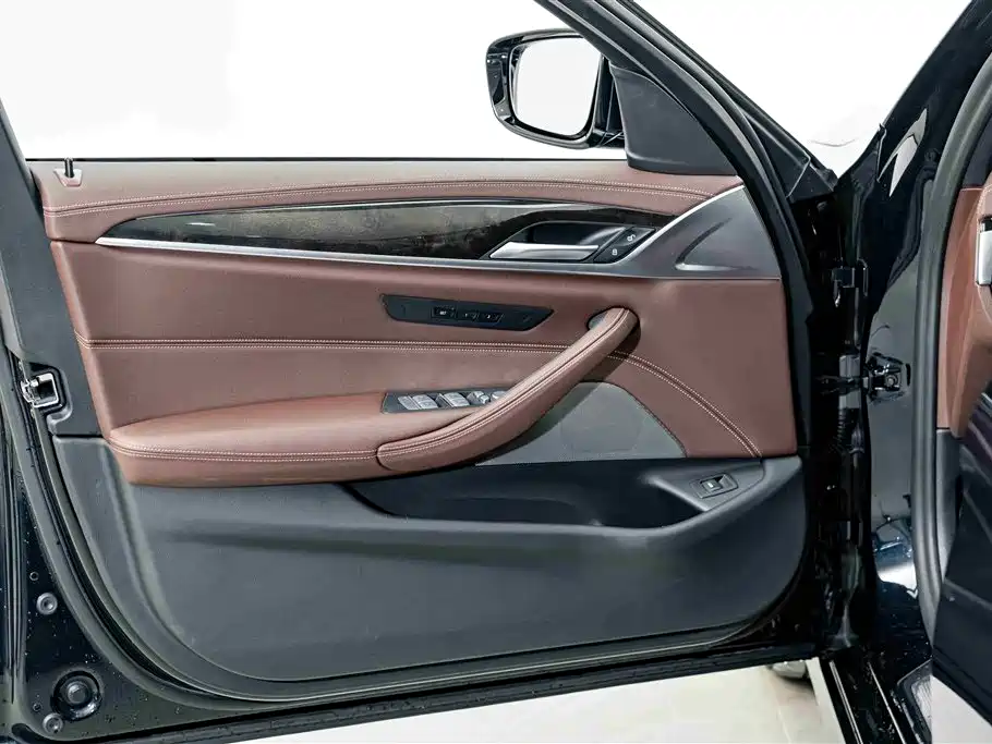 BMW 5 Series 2022 Model Second Facelift 525Li M Sport Package фото 16