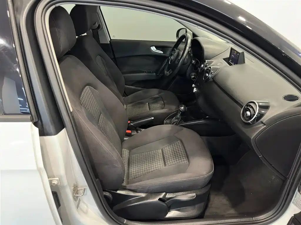 Audi A1 2015 2014 30 TFSI Sportback Fashion