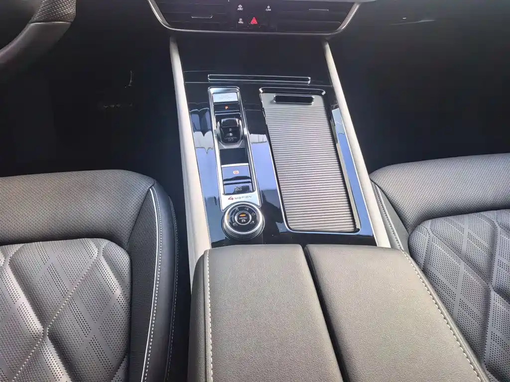 Volkswagen Teramont 2024 380TSI 4WD Dragon Glory Edition фото 9