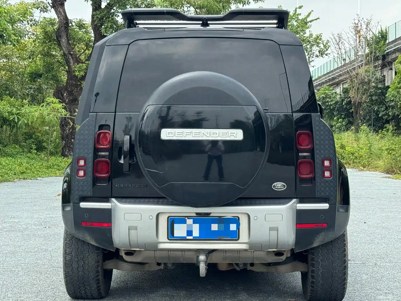 Photo 5 - Land Rover Defender