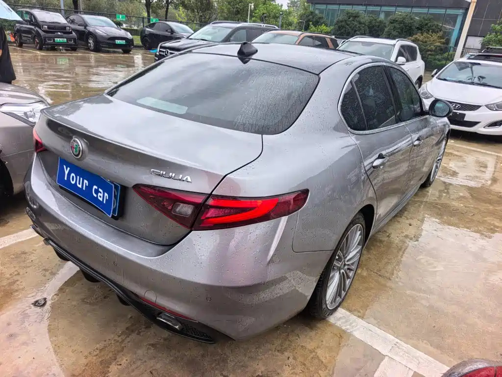 Alfa Romeo Giulia 2018 2017 2.0T 280HP Luxury Edition