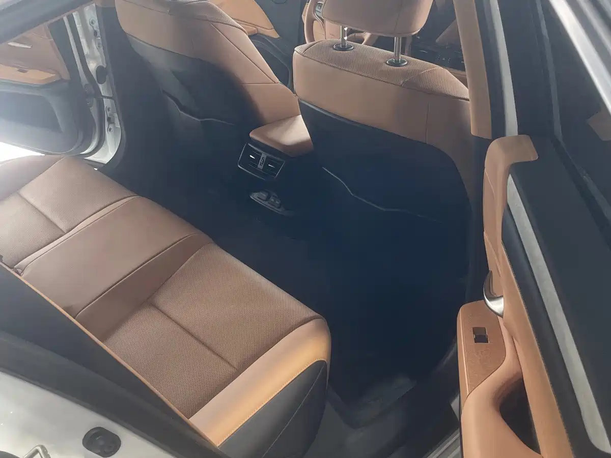 Lexus ES 2026 2025 200 Ultimate Edition