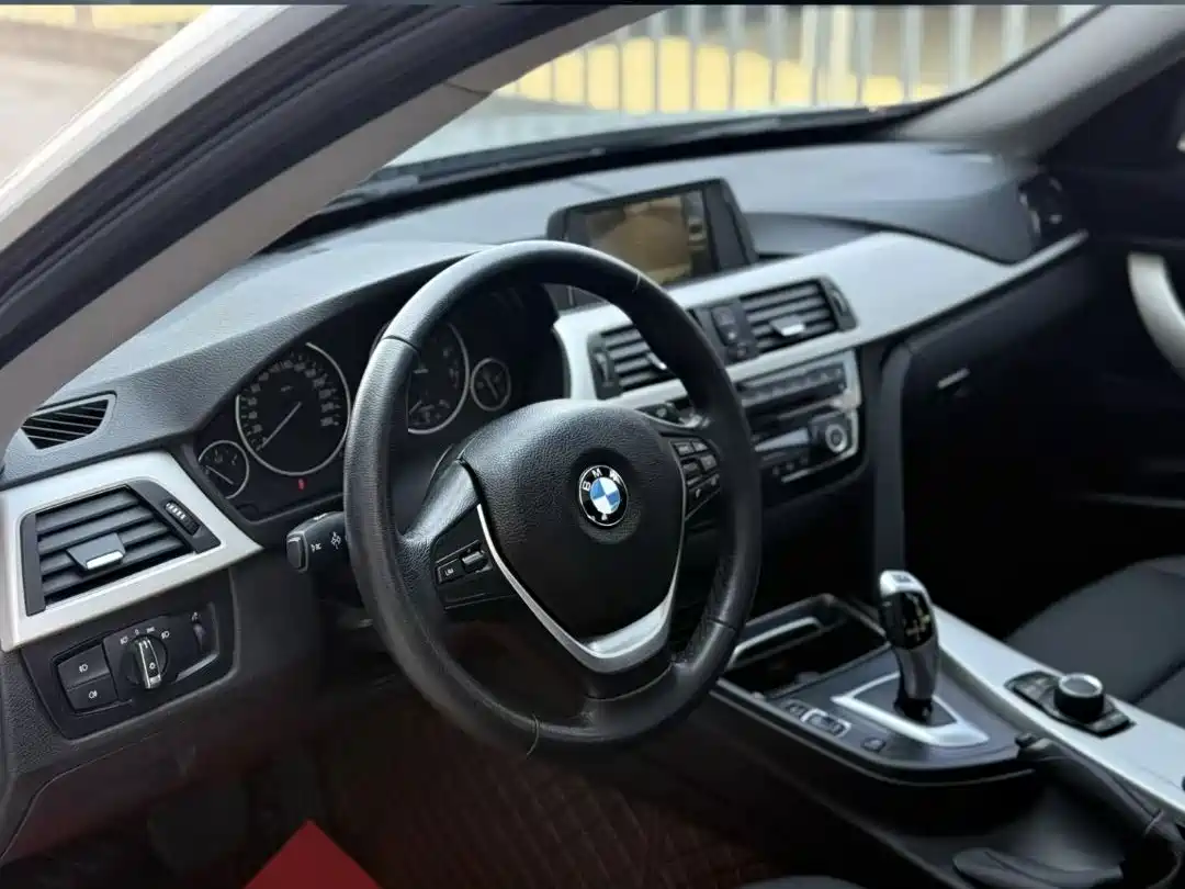 BMW 3 Series GT 2017 320i Fashion фото 13