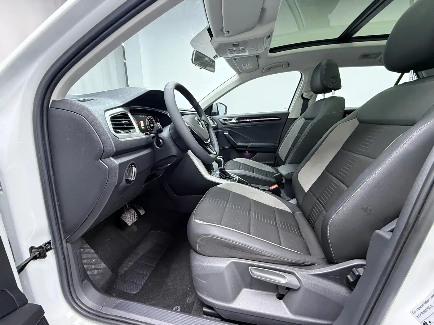 Volkswagen T-ROC 2021 Facelift 280TSI DSG 2WD Comfort Smart Connect Edition фото 6