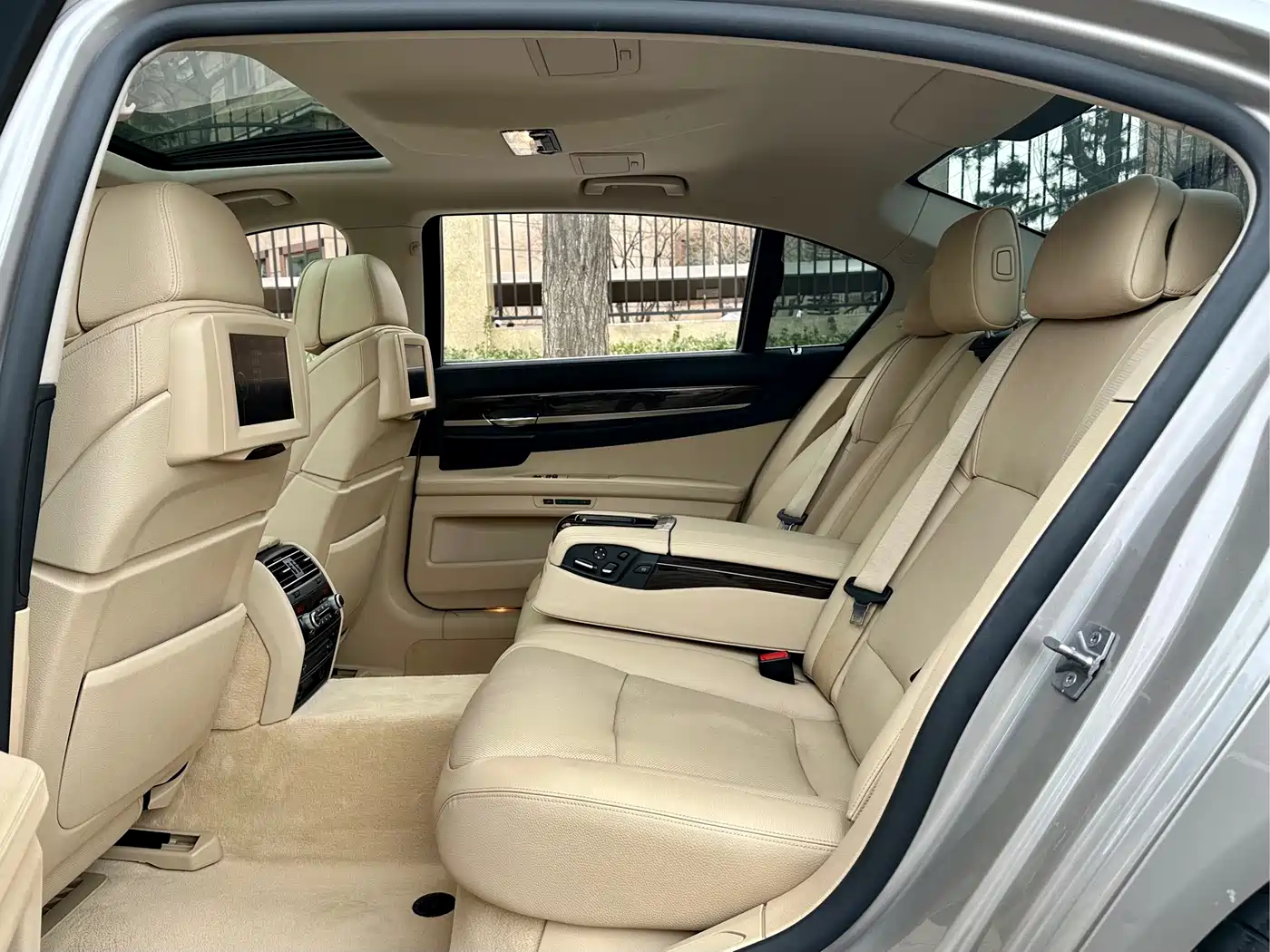 BMW 7 Series 2009 740Li Luxury фото 13