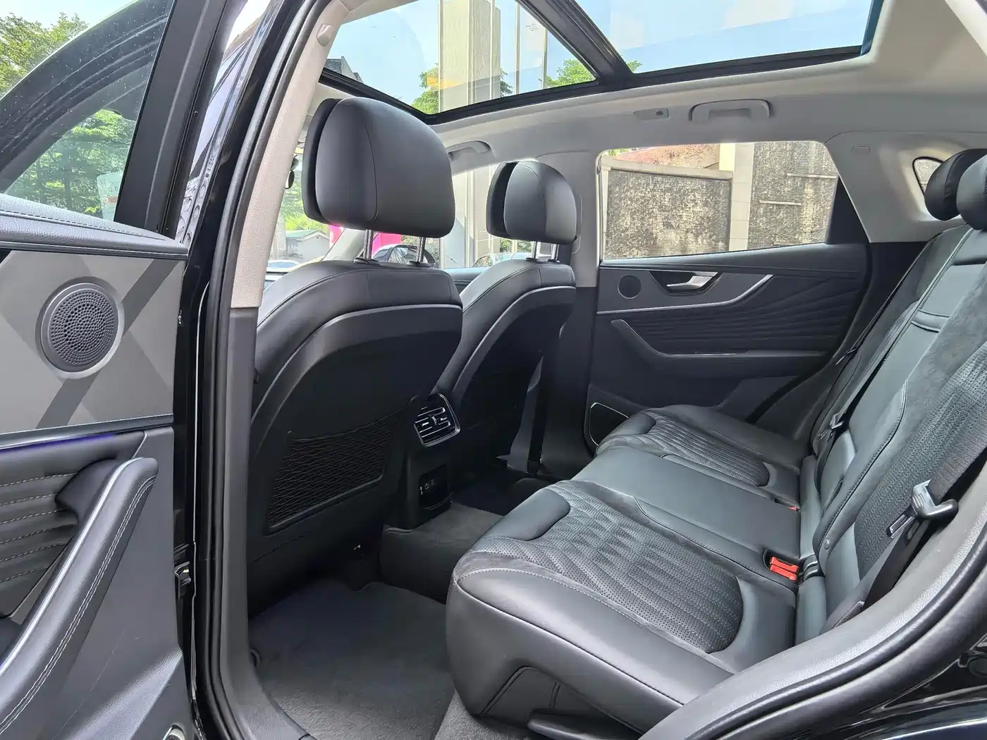 Hongqi HS5 2023 2.0T AWD Flag Enjoy Pro Edition фото 4