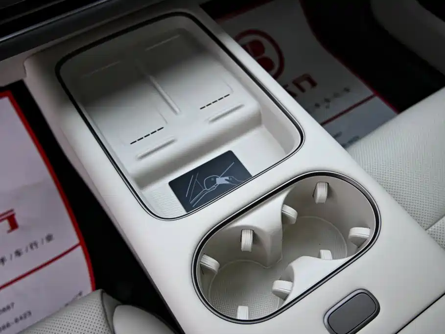 Li Auto i6 2026 2025 2WD Base Model