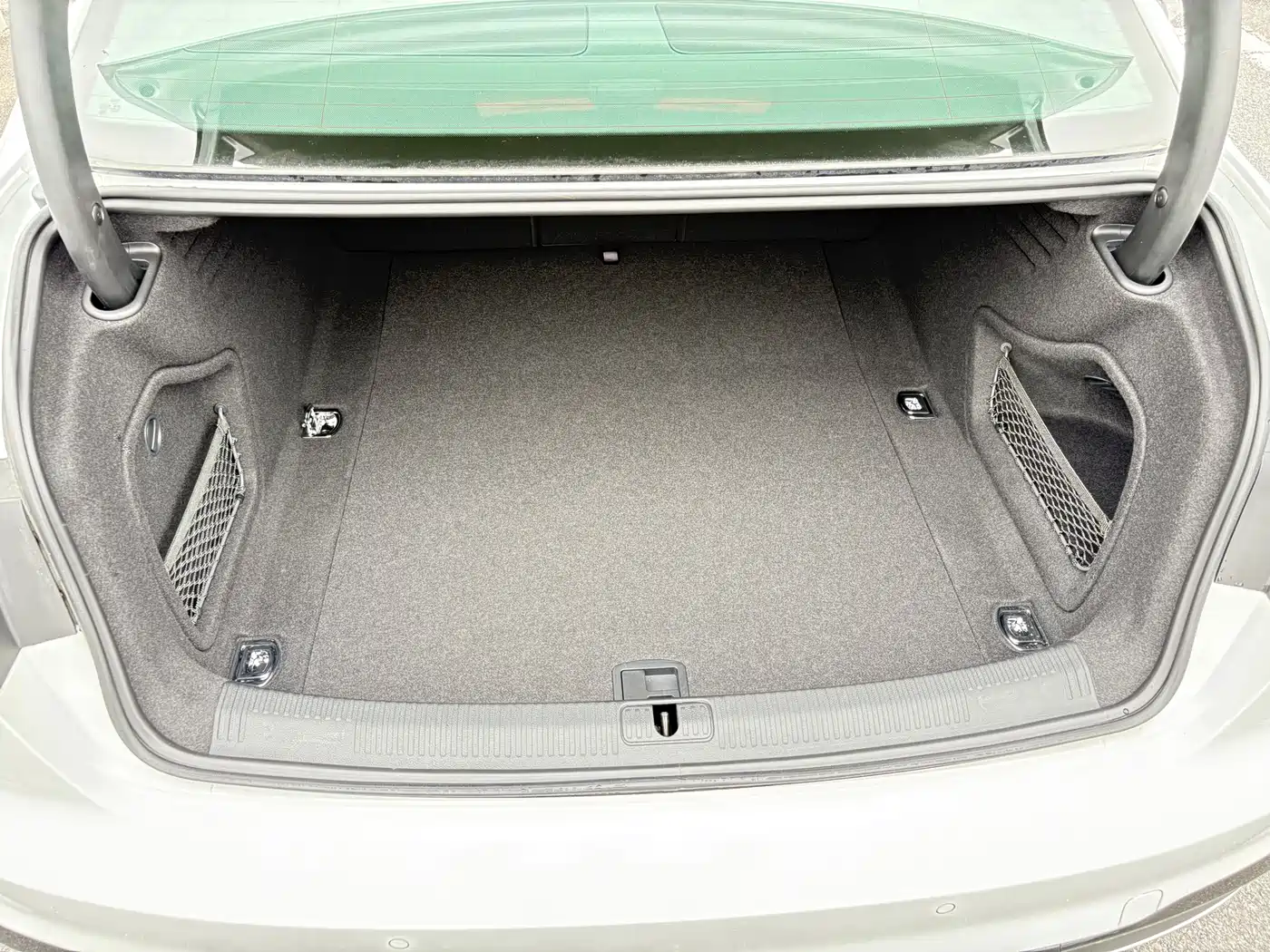 Audi A4L 2025 2 Million Celebration Edition 40 TFSI Luxury Dynamic фото 12