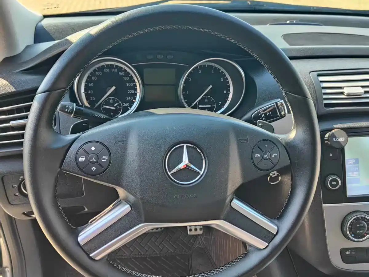 Mercedes-Benz R-Class 2017 R 320 4MATIC Luxury Collector's Edition фото 17