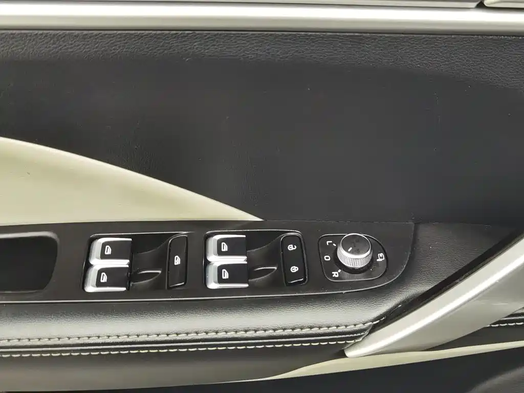Photo 9 - Geely Coolray