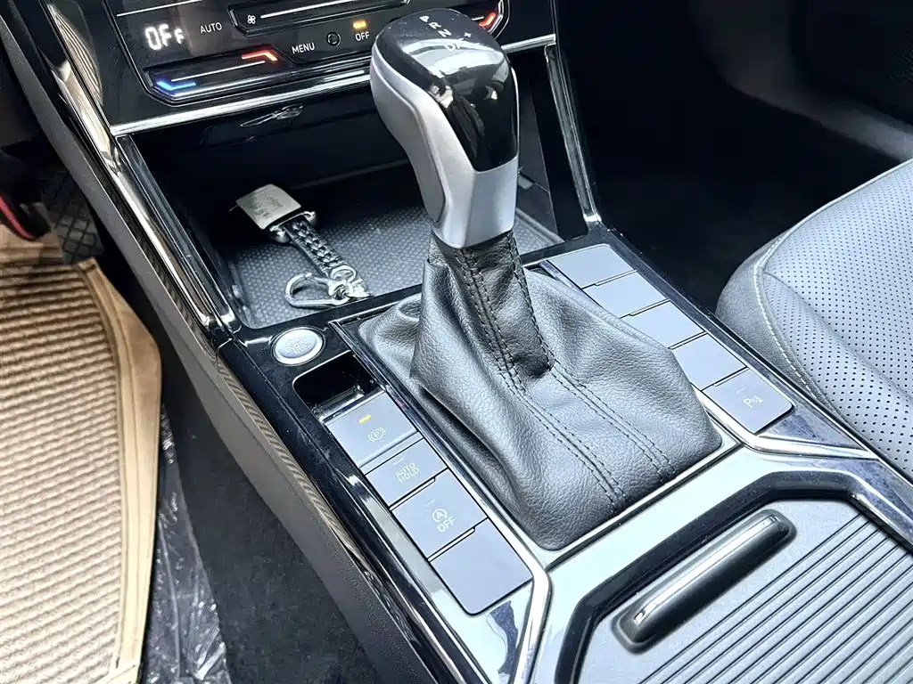 Volkswagen Passat 2024 330TSI Starlight Elite Edition фото 17