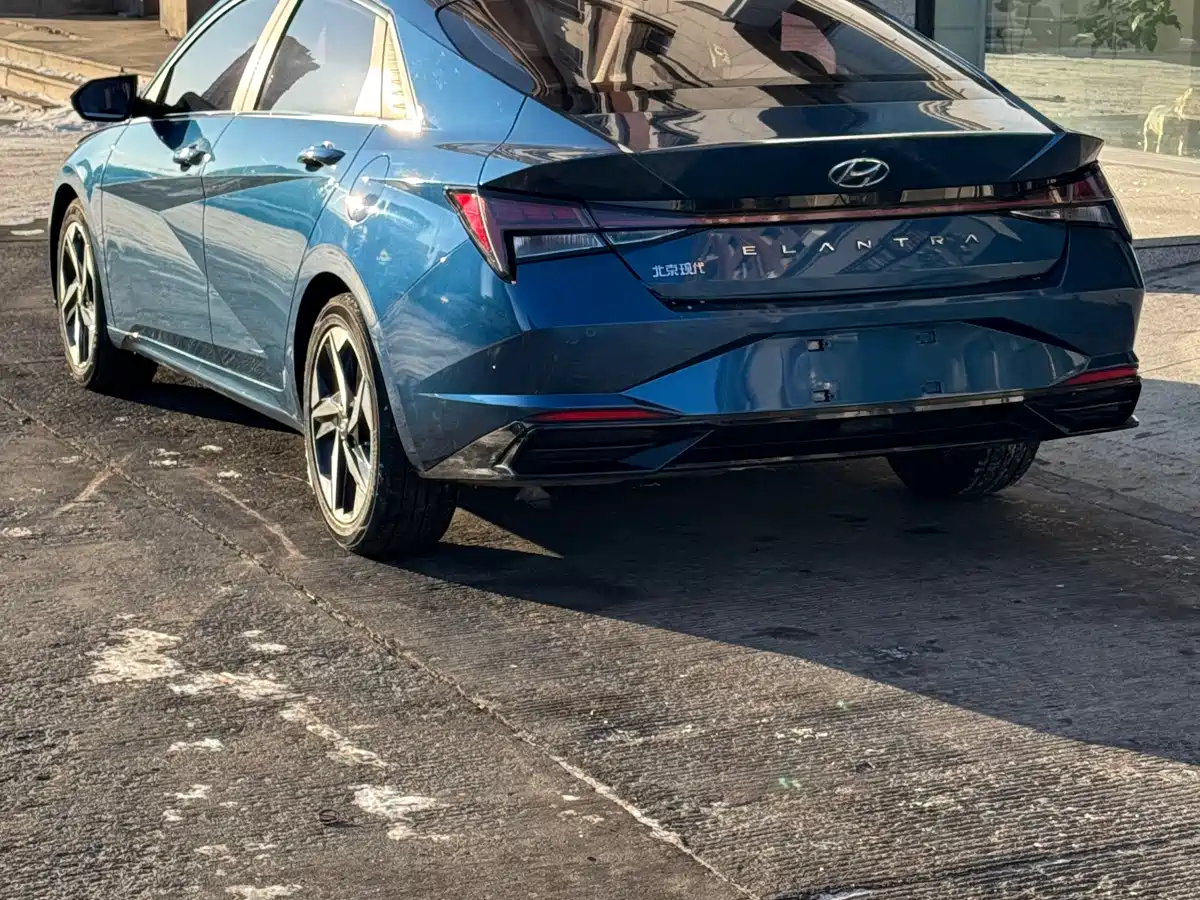 Hyundai Elantra 2022 1.5L CVT LUX Black Knight Limited Edition фото 4