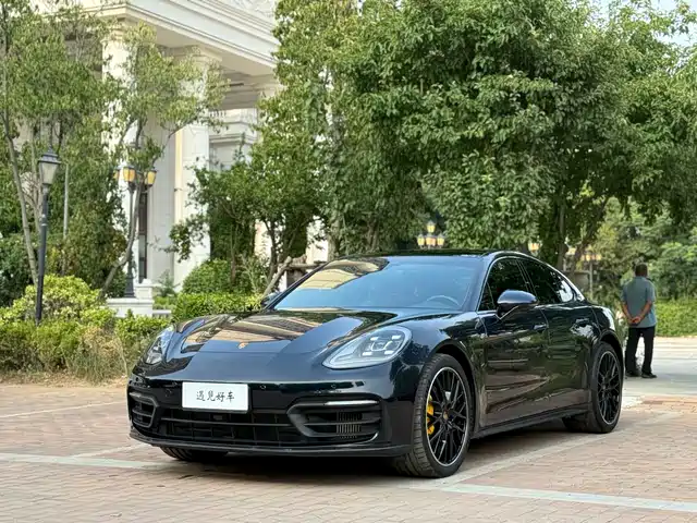 Porsche Panamera 2023