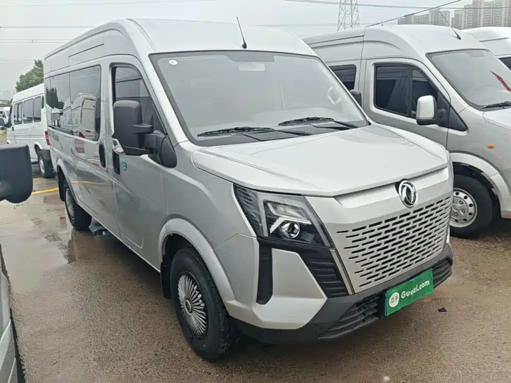 Dongfeng Yufeng Yufeng 2026 2023 V9+ 2.0T Manual FWD Multi-purpose Medium Wheelbase Medium Roof 7/8/9 Seater