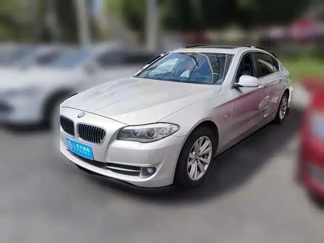 BMW 5 Series 2011 520Li Elegance — фото 1