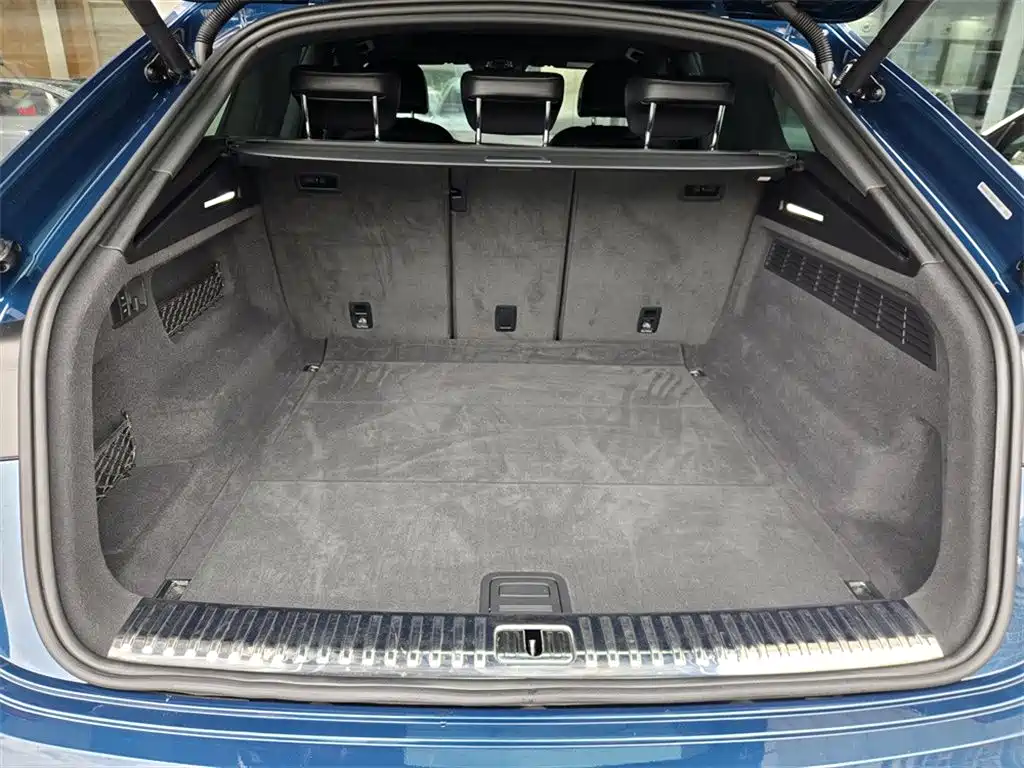 Фото 9 - Audi Q8