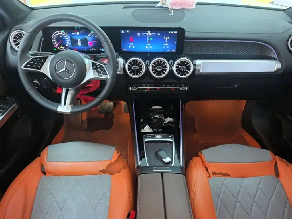 Photo 10 - Mercedes-Benz GLB