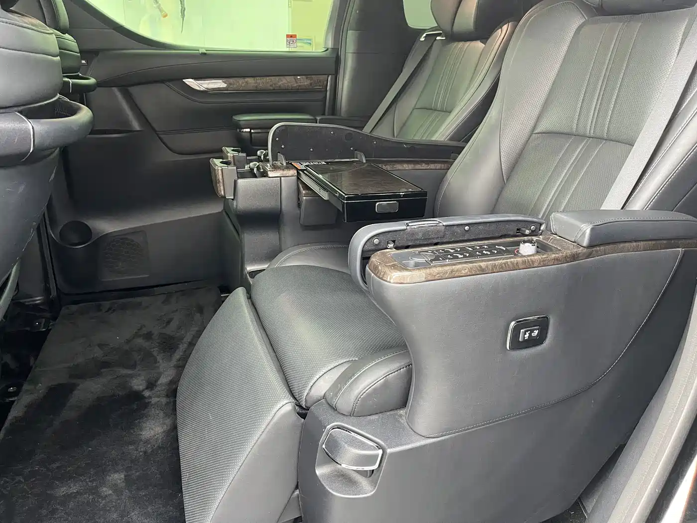 Toyota Vellfire 2022 2021 Crown Hybrid 2.5L HV Supreme Edition