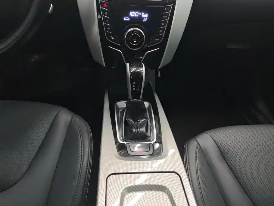 Luxgen U6 SUV 2016 2015 1.8T Innovation Upgrade