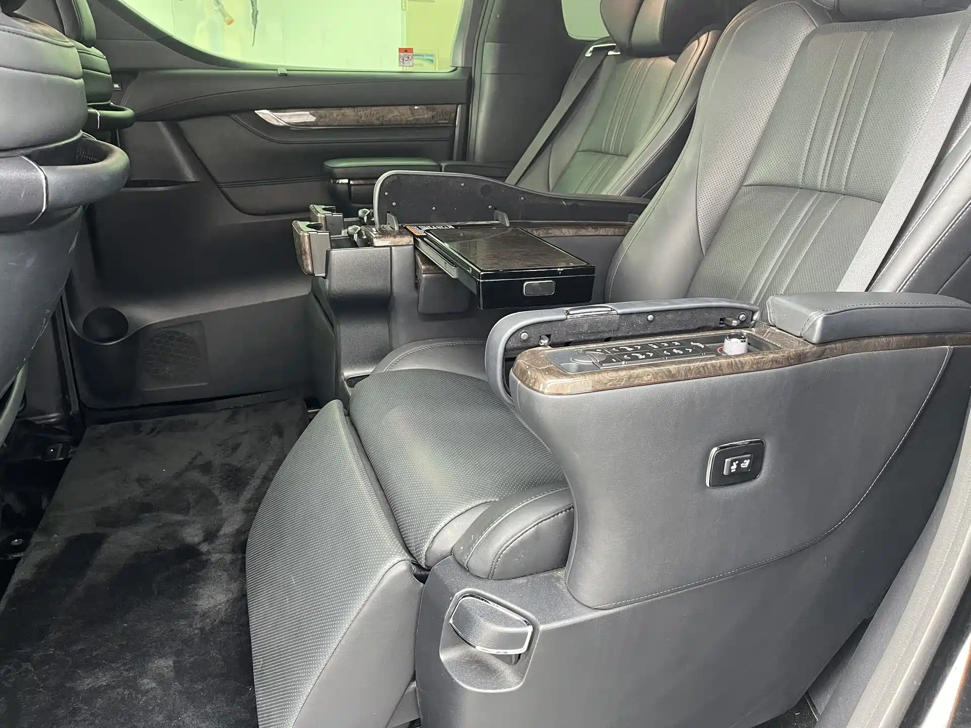 Фото 5 - Toyota Vellfire