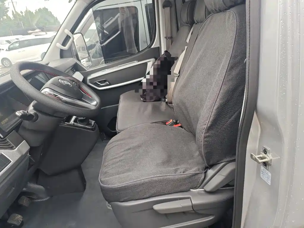 Dongfeng Yufeng Yufeng 2026 2023 V9+ 2.0T Manual FWD Multi-purpose Medium Wheelbase Medium Roof 7/8/9 Seater