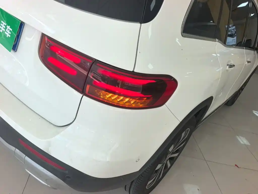Photo 8 - Mercedes-Benz GLB