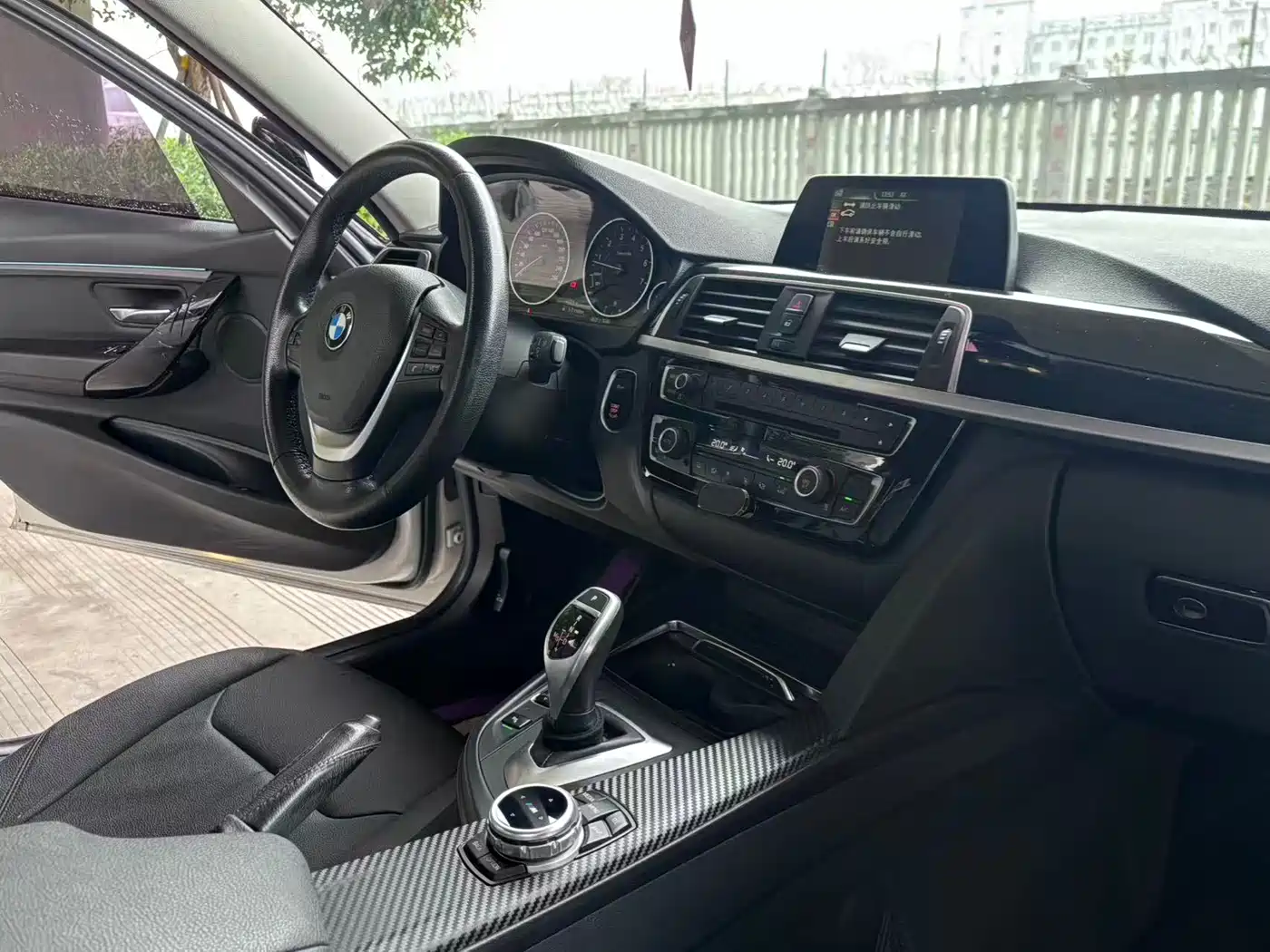 BMW 3 Series 2017 320Li M Sport фото 23