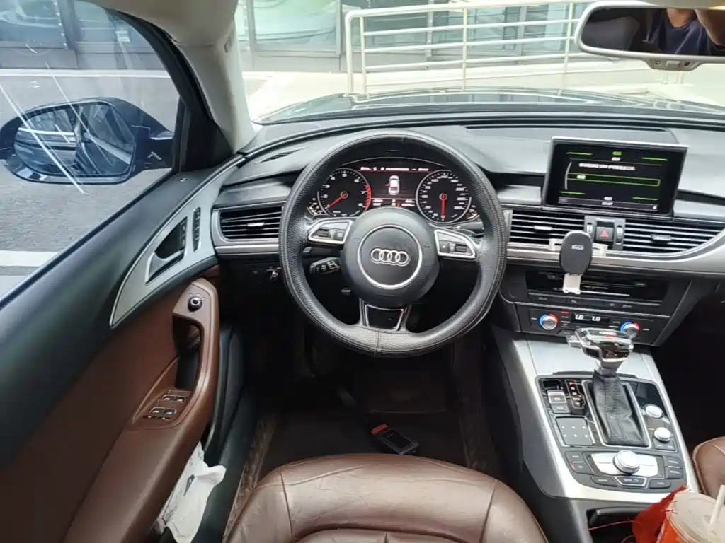 Фото 11 - Audi A6L