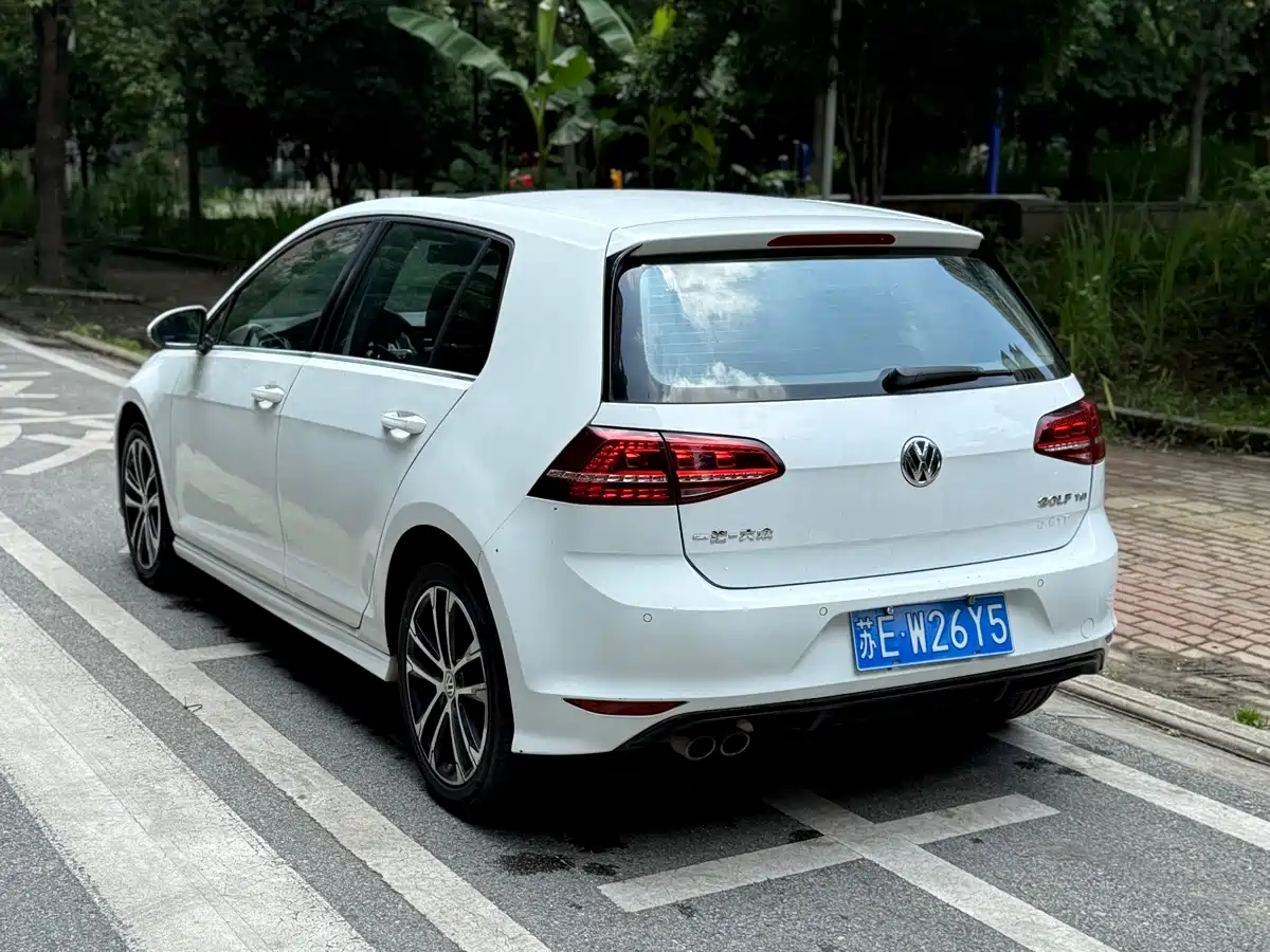 Фото 10 - Volkswagen Golf