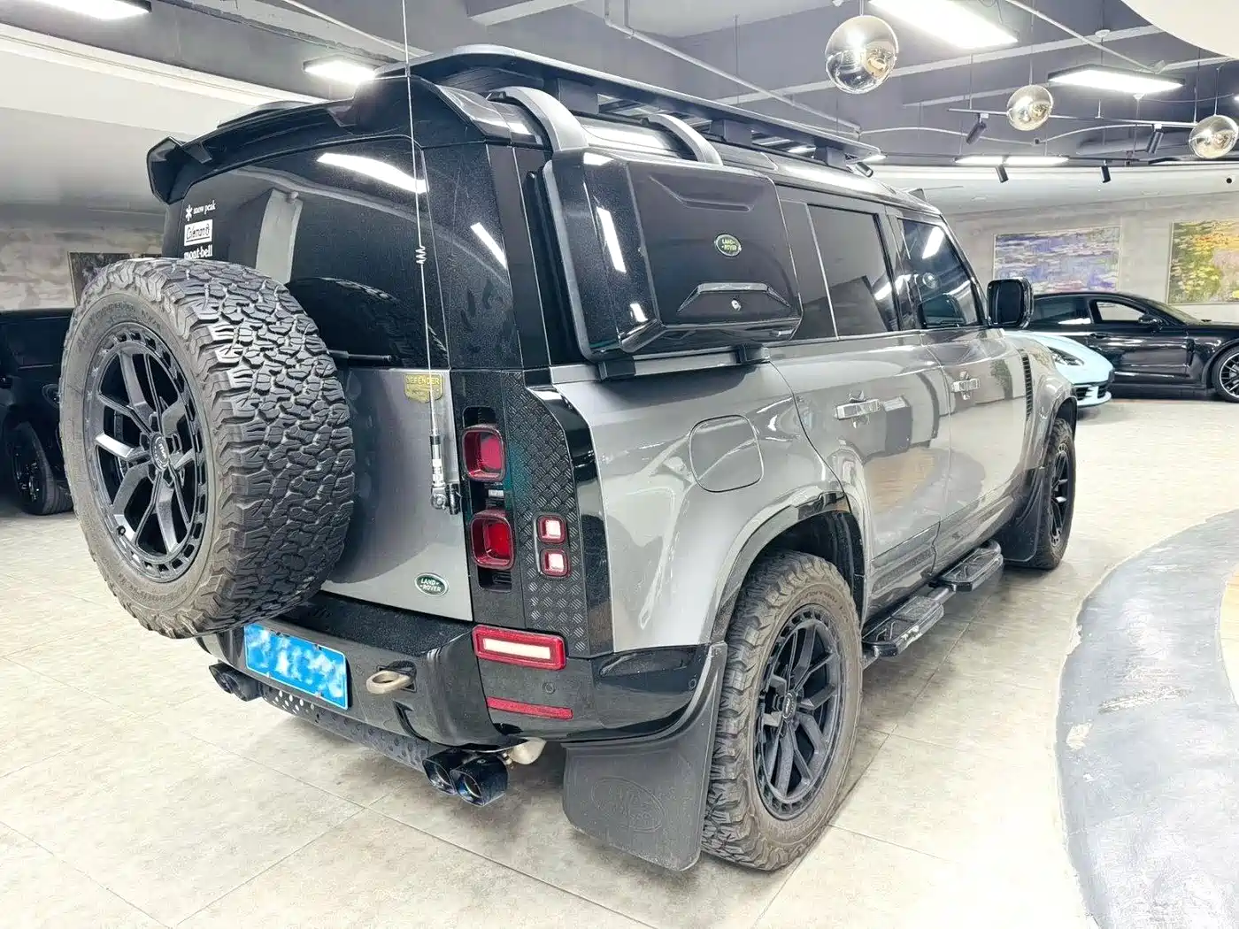 Photo 5 - Land Rover Defender
