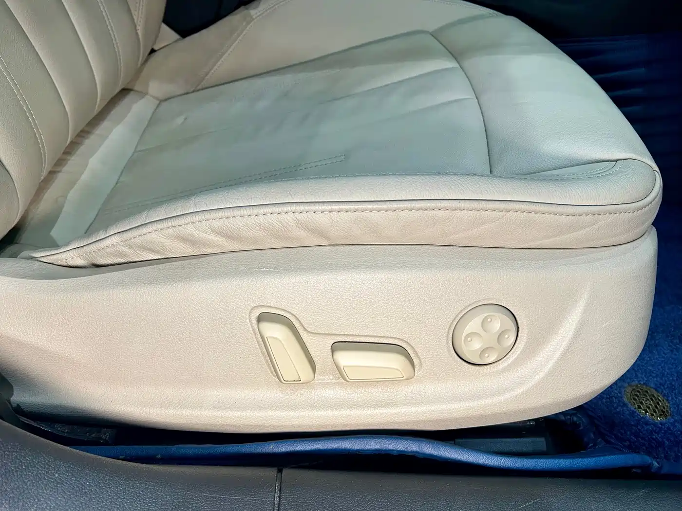 Фото 33 - Audi A4L