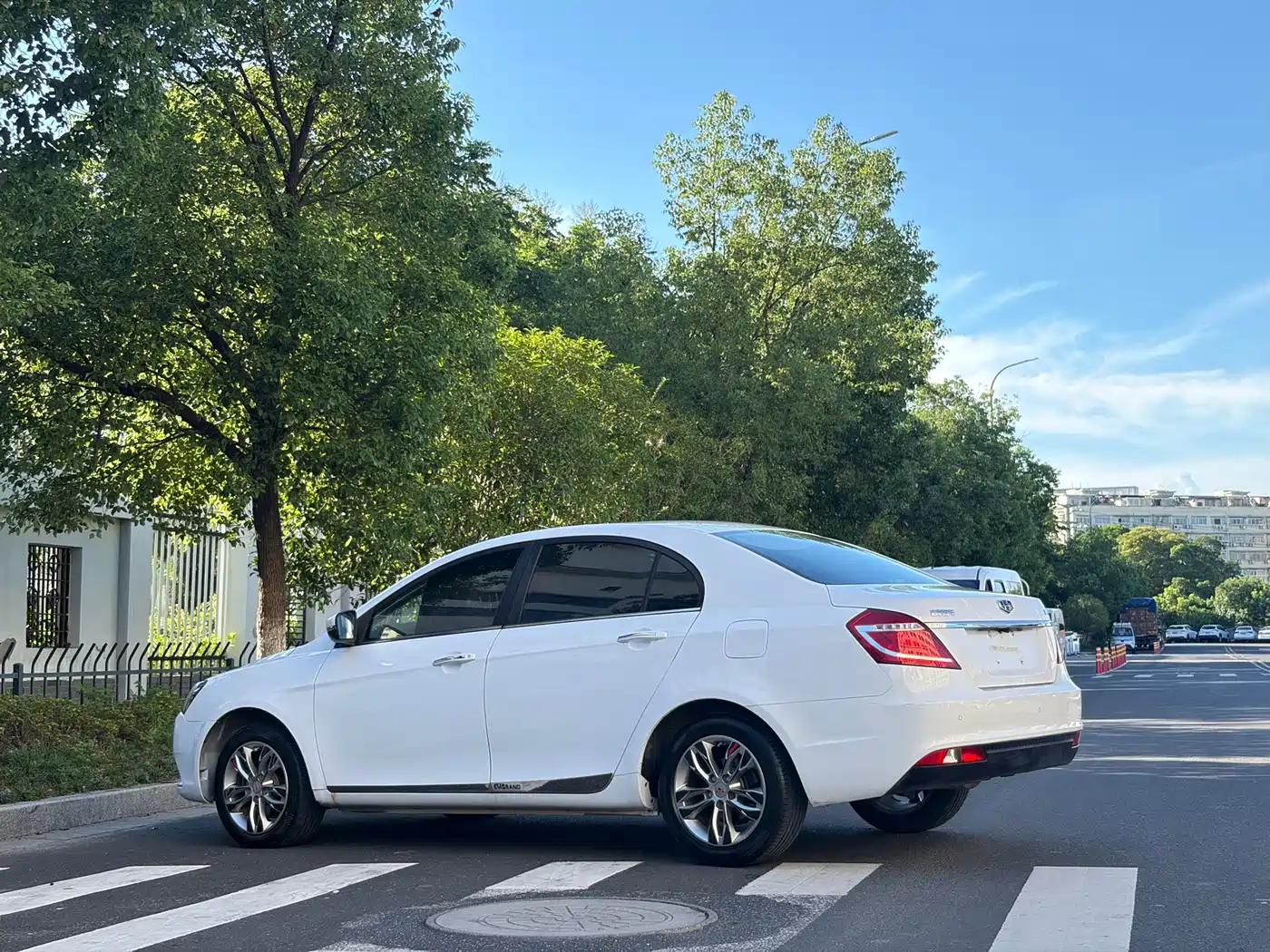 Фото 7 - Geely Emgrand