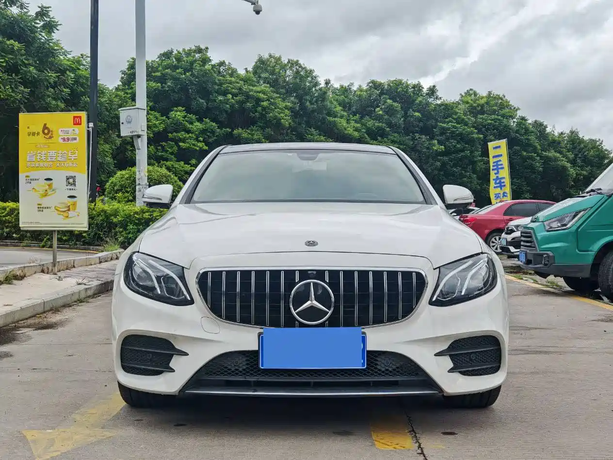 Photo 3 - Mercedes-Benz E-Class