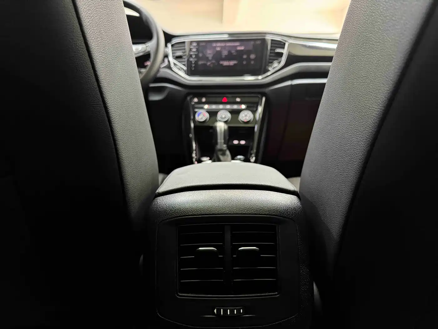 Volkswagen T-ROC 2022 280TSI DSG 2WD Comfort PLUS фото 17