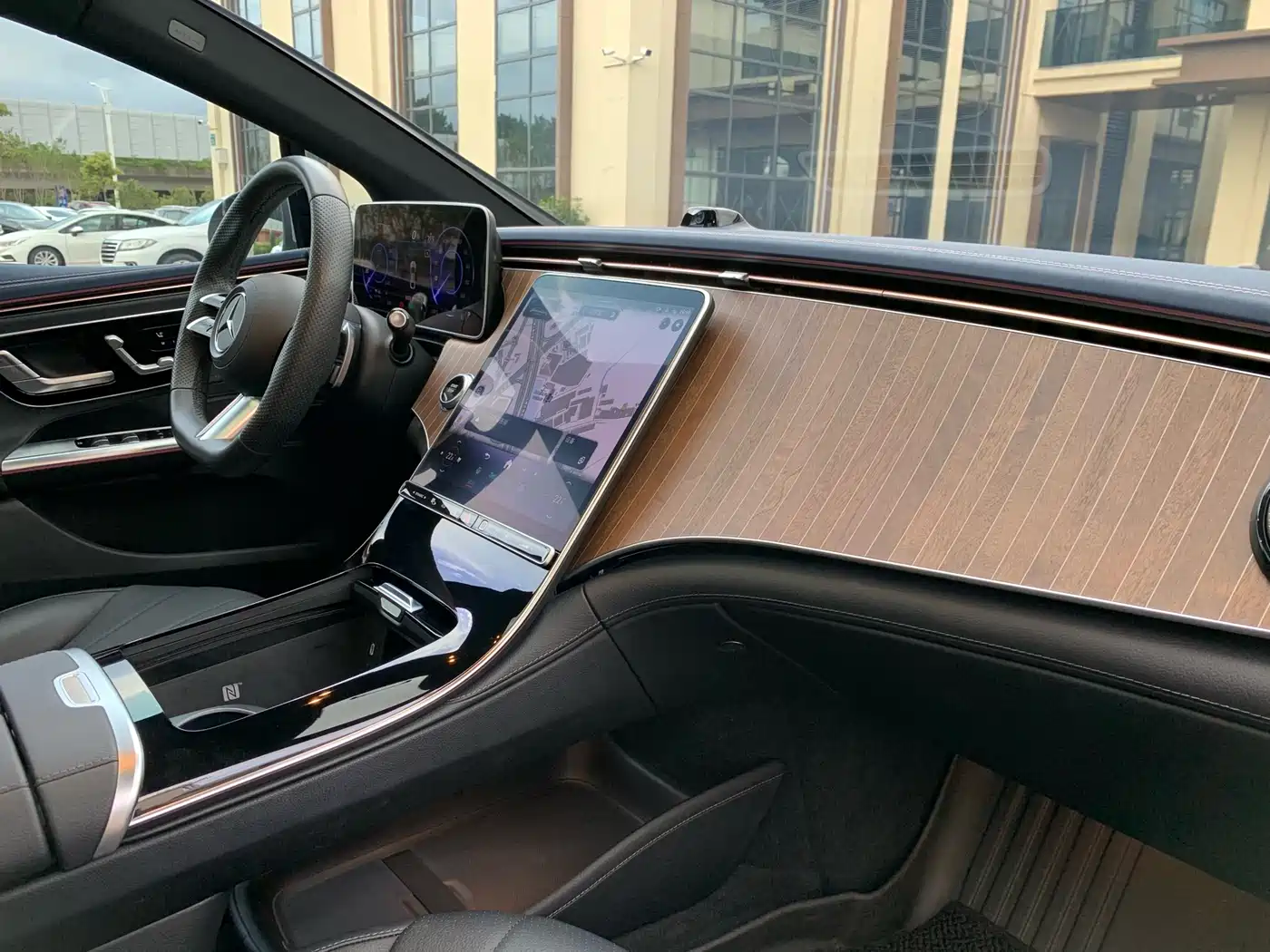 Mercedes-Benz EQE 2022 350 Pioneer Edition фото 32