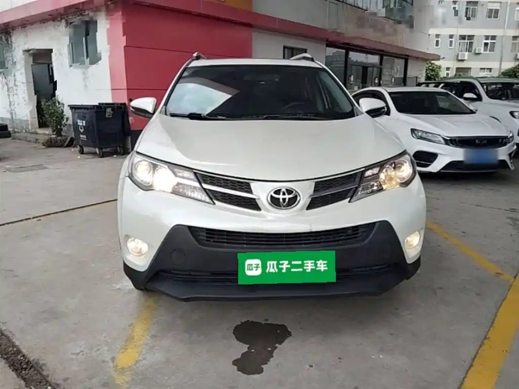 Toyota RAV4 Rongfang 2015 2.0L CVT 2WD Trend Edition фото 3