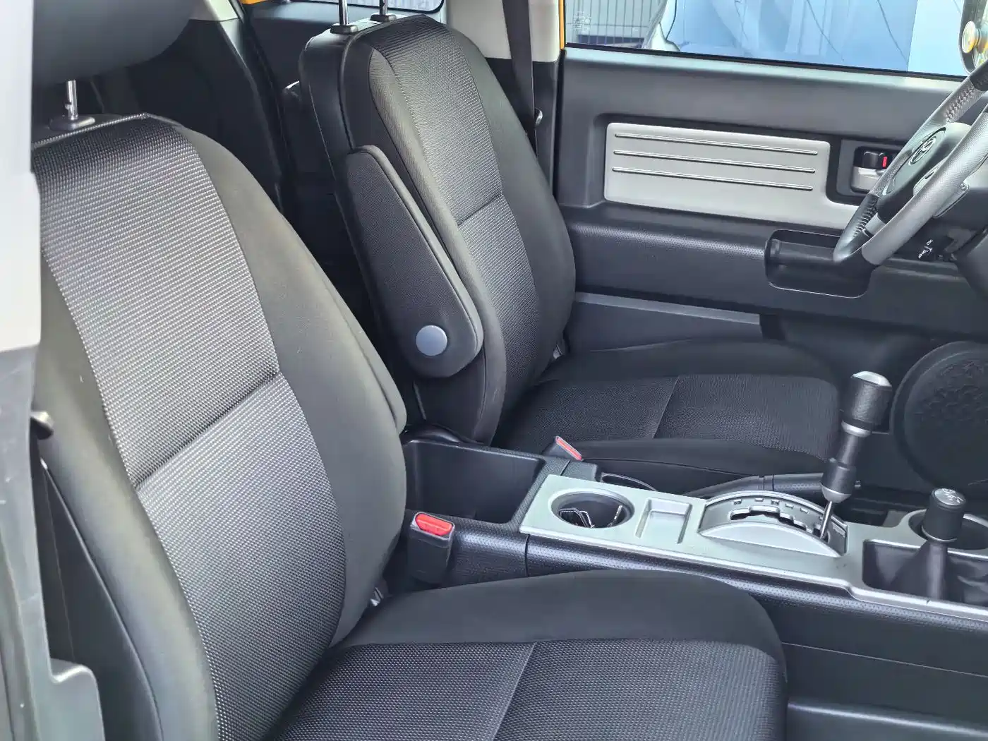 Toyota FJ Cruiser 2013 4.0L фото 10