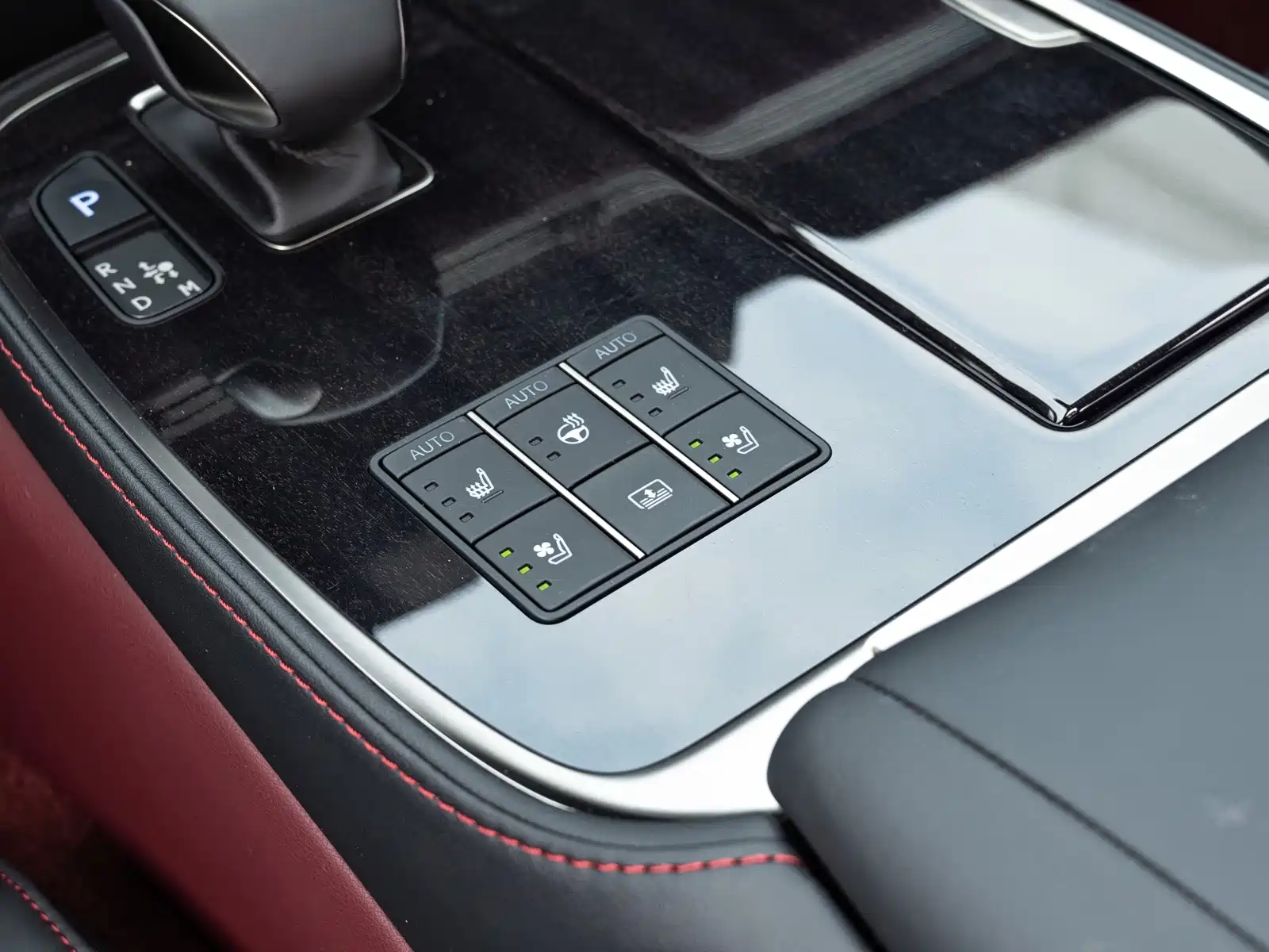 Фото 15 - Lexus LS