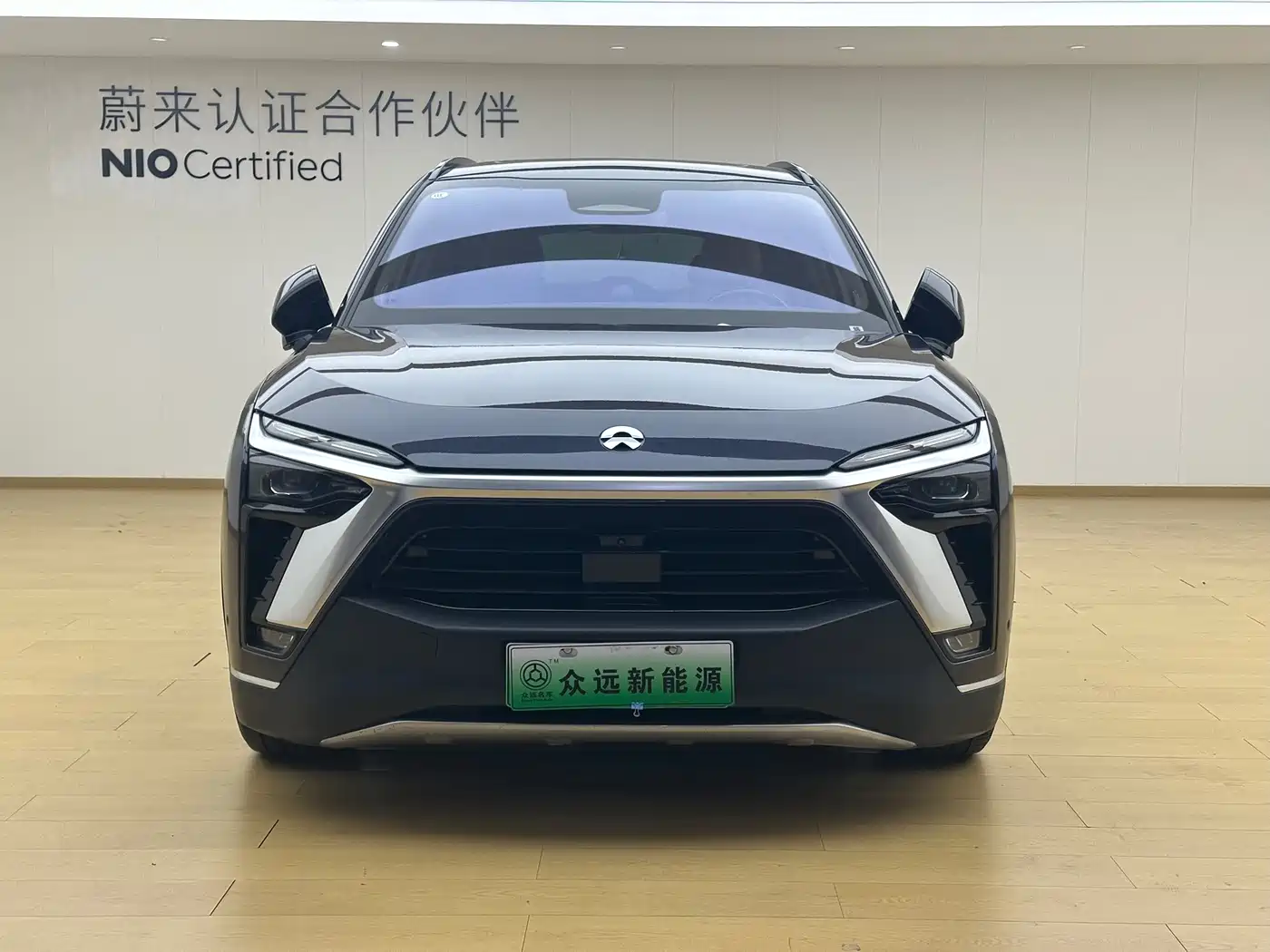 Фото 2 - NIO ES8