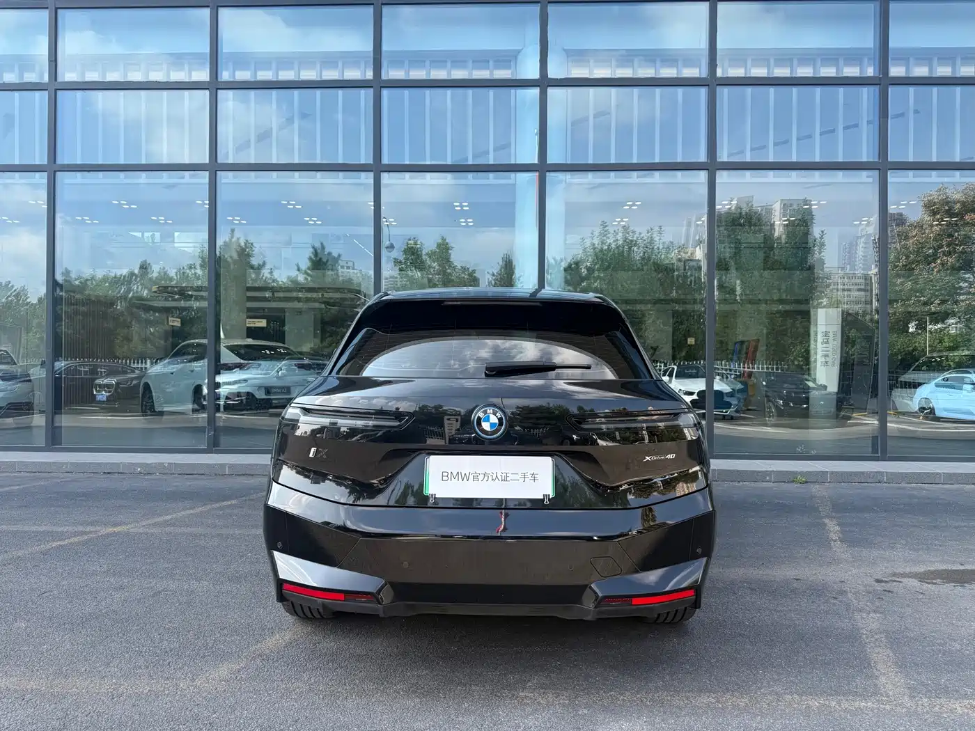 Photo 8 - BMW iX